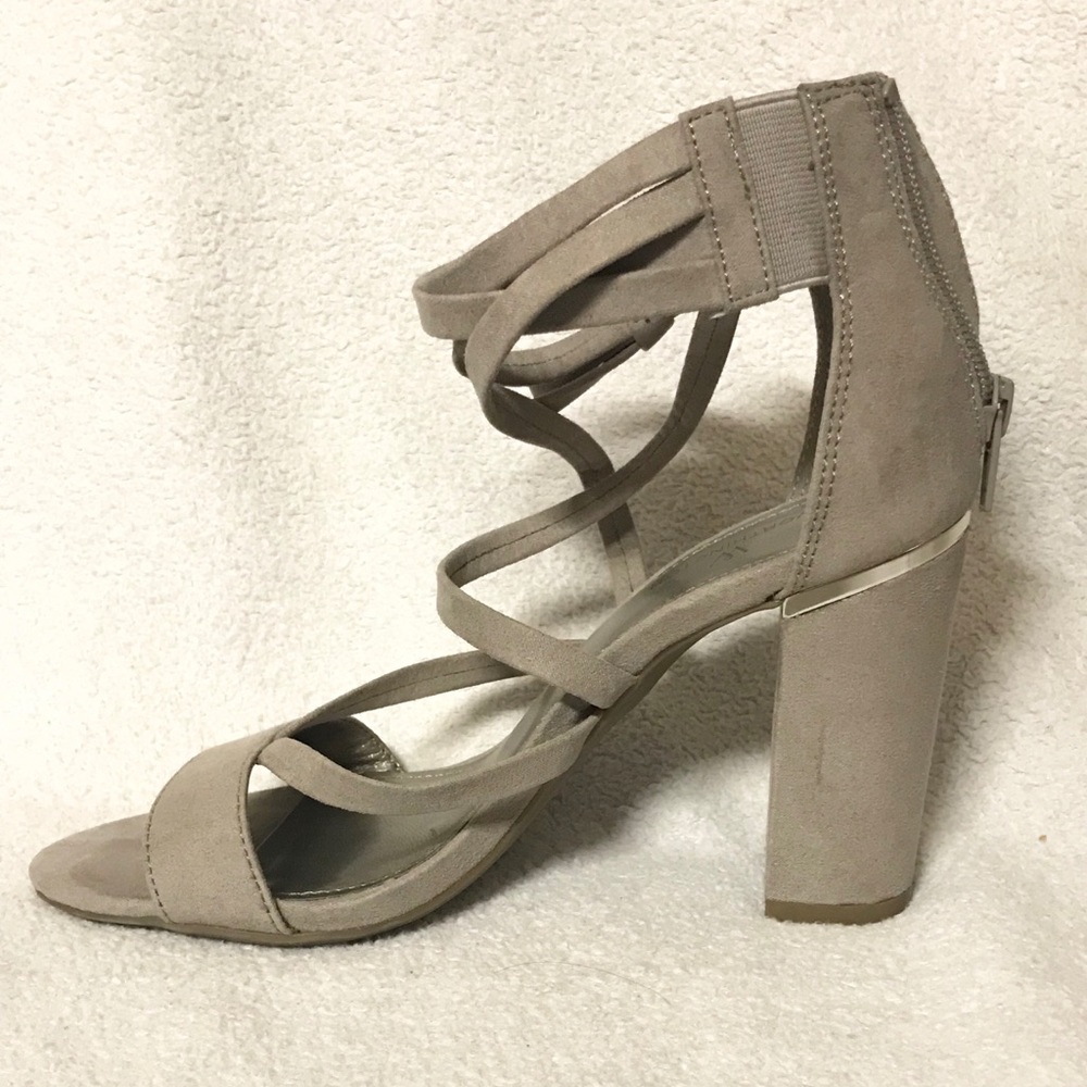Shoes - Picture 4 of 6